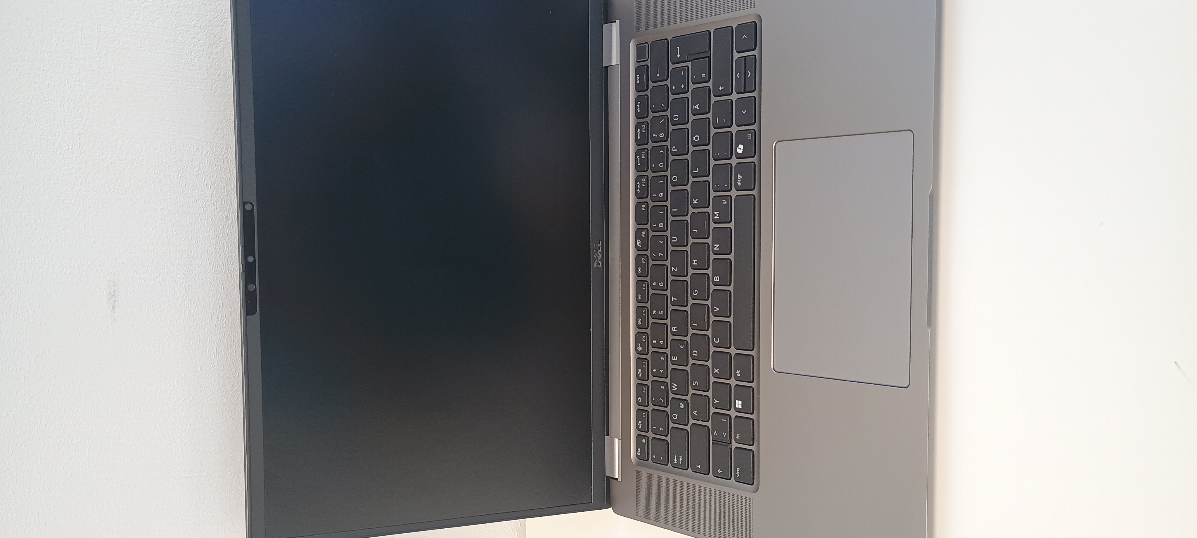 Dell Latitude 7650 | 16" | Intel Core Ultra 7 | 16 GB RAM | 512 GB SSD | Linux Mint